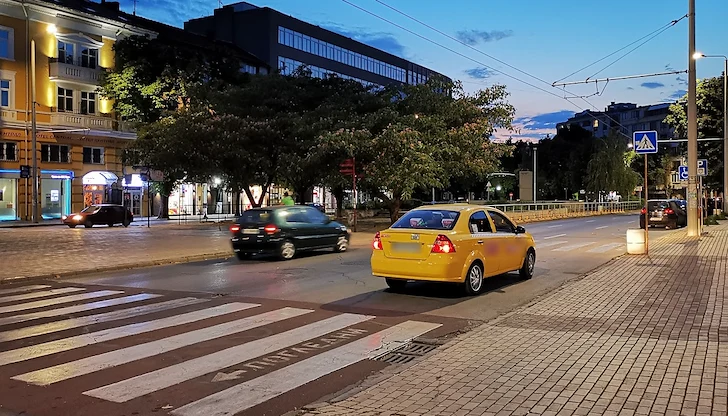 Полицията арестува таксиметровия шофьор Полицията арестува таксиметровия шофьор
