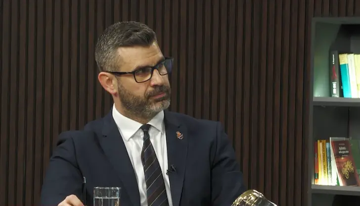 Лидерът на "България може" обвинява властта в национално предателство