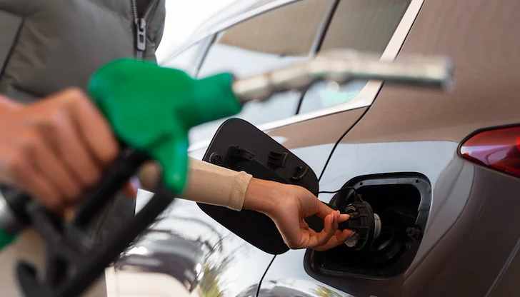 Войната в Близкия изток удря директно по джоба на шофьорите у нас