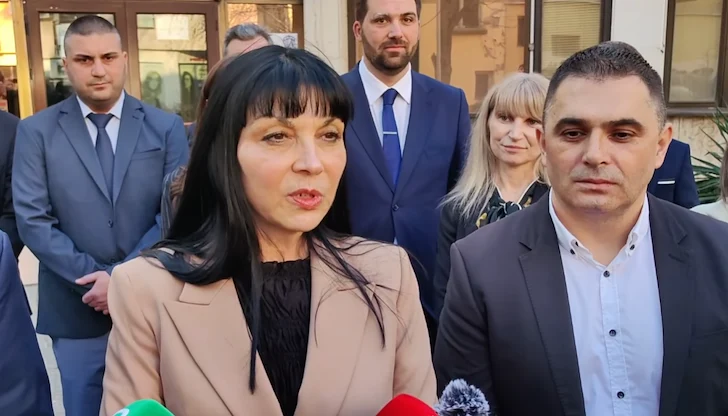 Коалицията на Румен Радев регистрира листата си