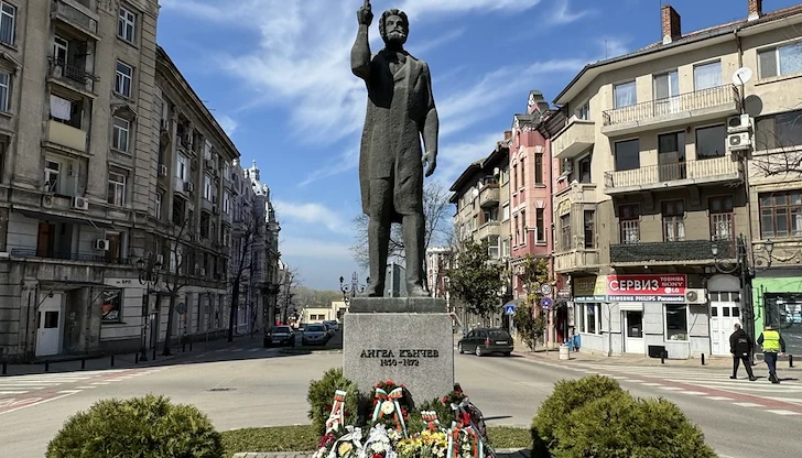 Отбелязват годишнина от смъртта на революционера с възпоменателна церемония Отбелязват годишнина от смъртта на революционера с възпоменателна церемония