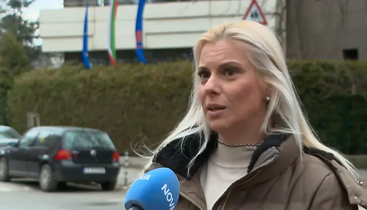 Ръководството прекрати едностранно договорите на децата по средата на учебната година