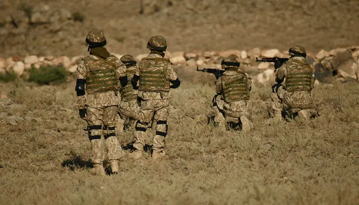 Пентагонът праща до 10 хиляди бойци в Близкия изток Пентагонът праща до 10 хиляди бойци в Близкия изток