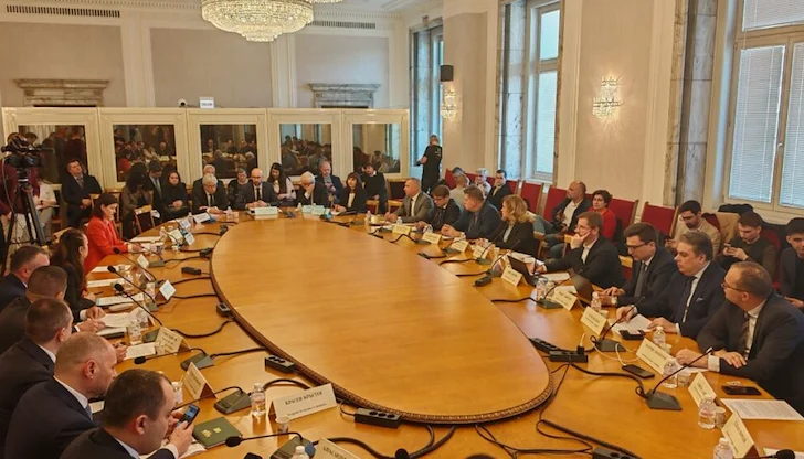 Парламентът бърза с приемането преди старта на кампанията Парламентът бърза с приемането преди старта на кампанията