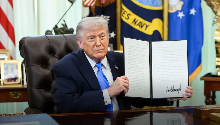 За първи път в историята действащ президент слага името си върху националната валута За първи път в историята действащ президент слага името си върху националната валута