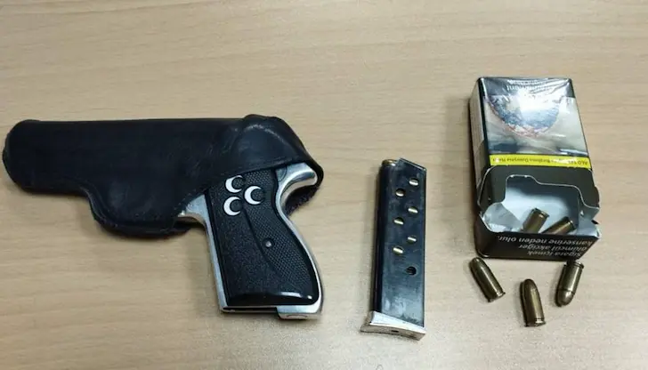 Намериха и 490 кутии безакцизни цигари в багажа на пътник