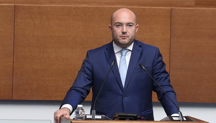 Депутатът от ГЕРБ показа смарт гривната си