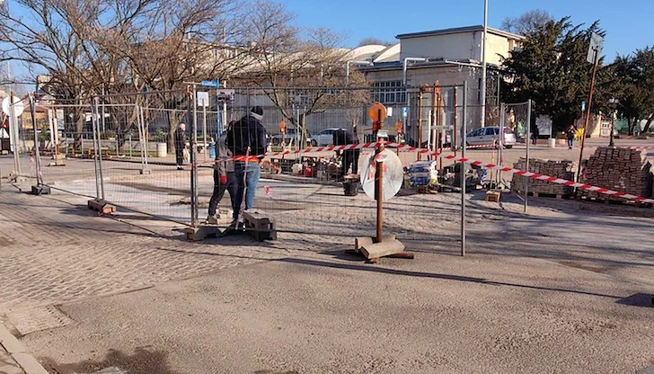 Пробват специален бетон за проблемното кръстовище в Русе