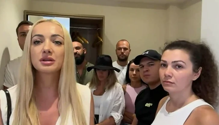 Туристите остават без лекарства и средства, държавата отказва помощ