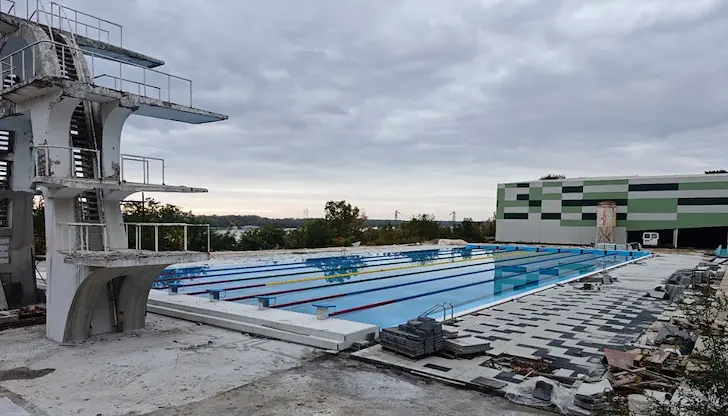 Топлофикация бави тестовете на новия плувен комплекс