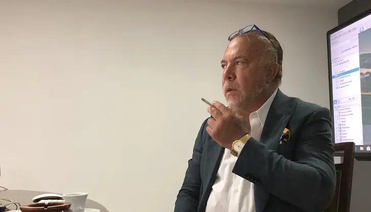 Бизнесменът е задържан без официално обяснение от властите Бизнесменът е задържан без официално обяснение от властите