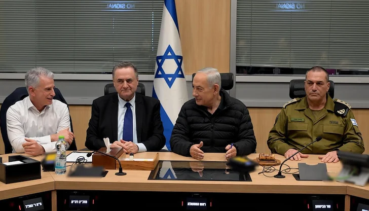 Израелският лидер обещава бърз и решителен удар Израелският лидер обещава бърз и решителен удар