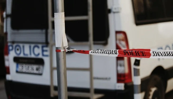 52-годишният мъж е намерен окървавен на пода в дома им