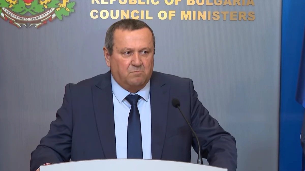 Близо 1,6 милиона пенсионери ще получат финансова подкрепа за празницитеСлужебното