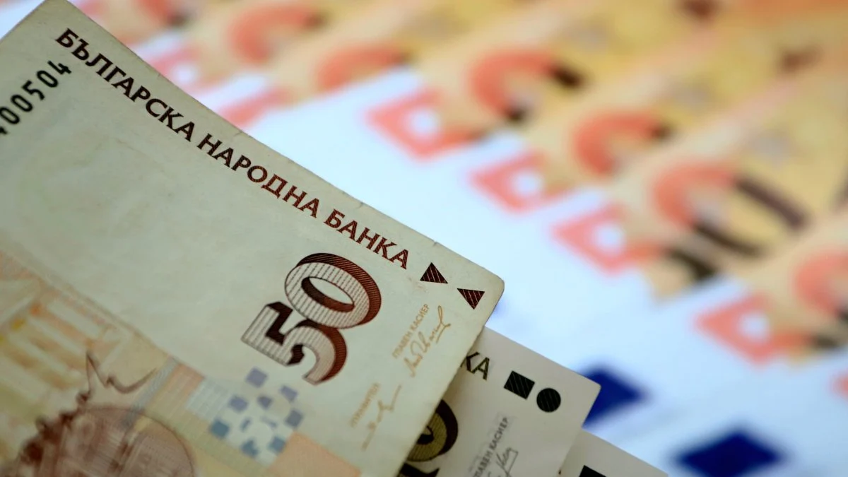 Институции въвеждат такси за конвертиране след края на юниТри месеца