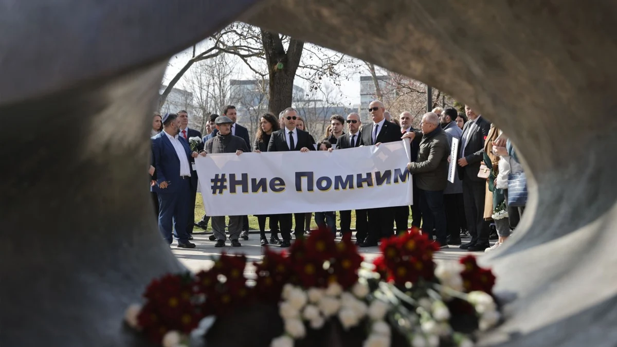 Президентът води възпоменателните церемонии в центъра на СофияБългария отбелязва 83