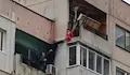 Откриха изоставено бебе след драмата на осмия етаж в Ямбол