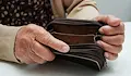 Над 63 000 българи орязват доживотно пенсията си