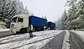 Обилен сняг затвори проход "Превала" за камиони