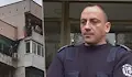 Полицай примамил с шоколад висящото от балкона дете
