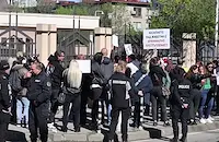 Протест блокира съда по делото за изтезавани животни