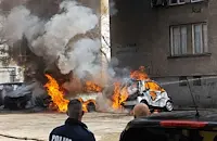 Пожар изпепели пет коли до блок в Русе