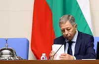 Румен Миланов удари първия звънец в парламента