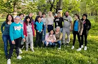 Доброволци обличат в цветна прежда 30 дървета в Русе