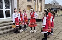 Лазарки огласиха с песни село Сандрово