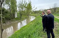 Извадиха автомобилни части от река Русенски Лом