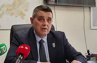 Слагат бронирано фолио и плазми на 188 спирки в Русе