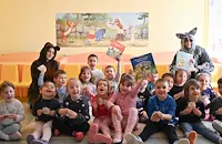 Гимназисти подариха книги на децата от ДГ "Снежанка" в Русе