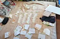 Откриха 200 000 евро в пликове и списъци във Варна