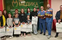 Деца от Мартен раздадоха шарени яйца в болница "Медика"