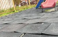 Опасни настилки спъват деца на площадки в квартал „ЦЮР“