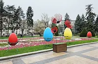 Завършиха великденската украса в центъра на Русе