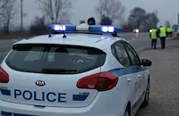 Трима души пострадаха при челен сблъсък край Приморско