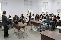 Магистрати дебатираха детското насилие с ученици в Разград