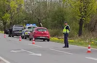 Задържаха двама след зрелищна гонка на Подбалканския път