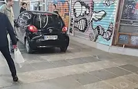 Кола без шофьор се вряза в подлеза на "Орлов мост"