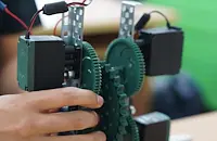 Деца програмират роботи на общинско състезание в Русе