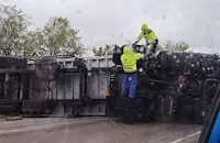ТИР се обърна и блокира пътя Русе - София
