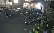 Жена задигна детски въртележки пред блок в Русе