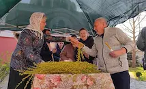 Опашки за върбови клонки се извиха пред храмовете в Русе