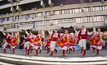 Пъстро великденско хоро събира русенци пред общината