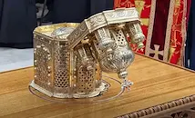 Главата на Свети Георги напусна Атон за първи път