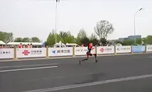 Хуманоиден робот счупи човешкия рекорд на полумаратона в Китай