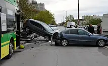 Дрогиран шофьор на автобус потроши 5 коли в Хасково