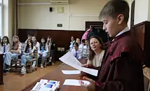 Ученици осъдиха футболен хулиган в симулиран процес в Разград