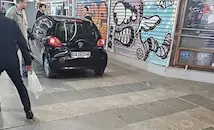 Кола без шофьор се вряза в подлеза на "Орлов мост"